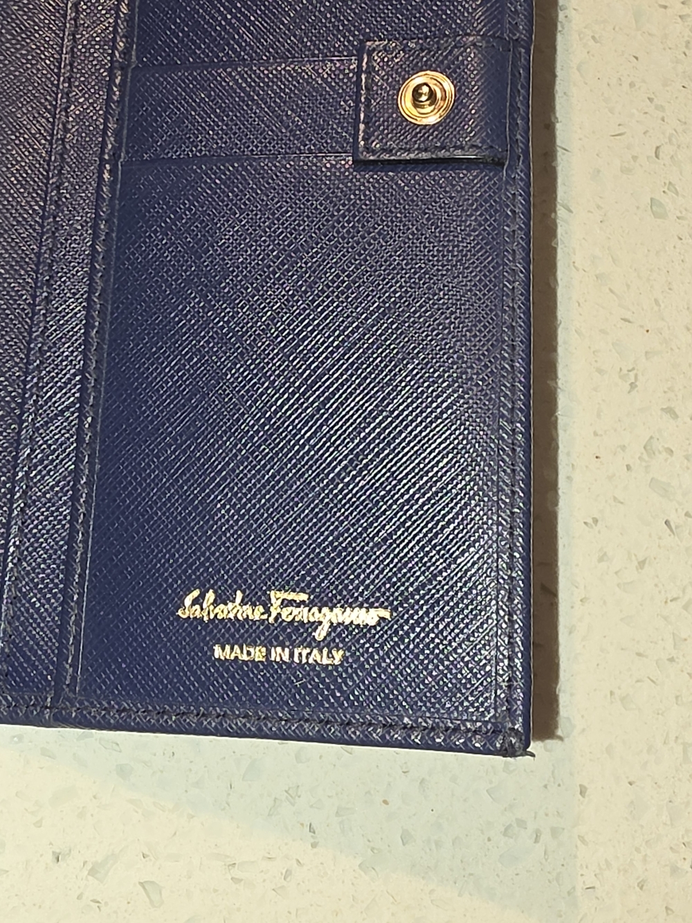 Salvatore Ferragamo Elegant Navy Long Wallet with Gold Bow Accent - Picture 5 of 5